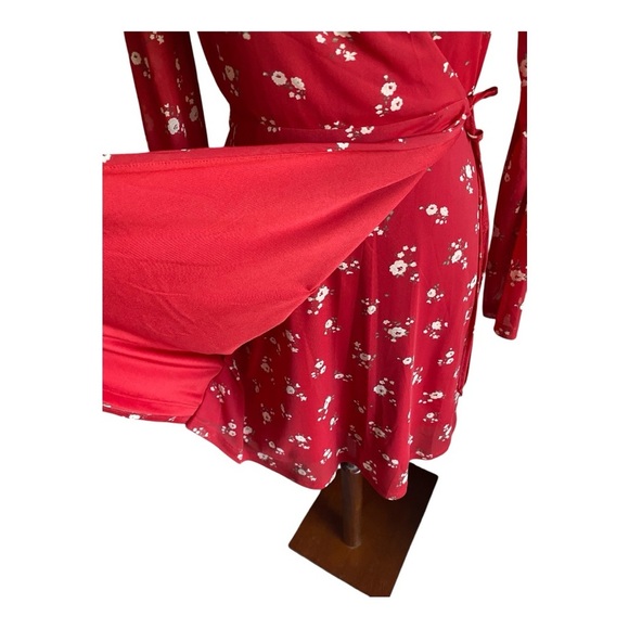HOLLISTER-RED FLORAL DRESS-SIZE XS - Picture 4 of 8